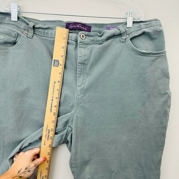 Gloria Vanderbilt Gray Amanda Jeans Women’s 22W Short - Picture 5 of 11